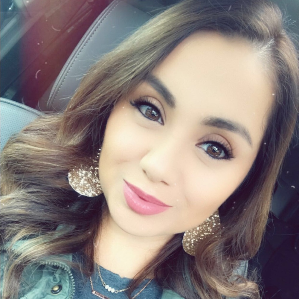 Meet your Posher, Sharon